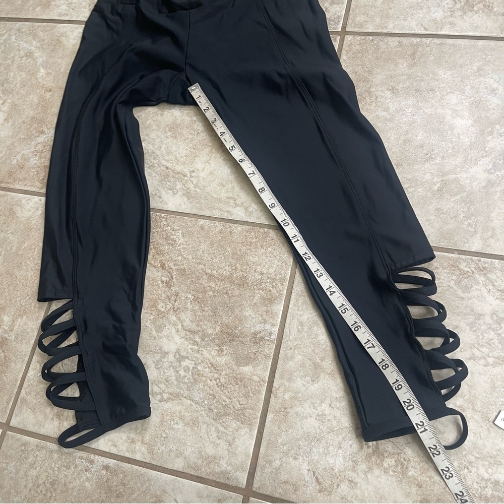 Onzie Capri Activewear Yoga Leggings Womens M/L Black Strappy Paneled Pull On - Picture 5 of 10
